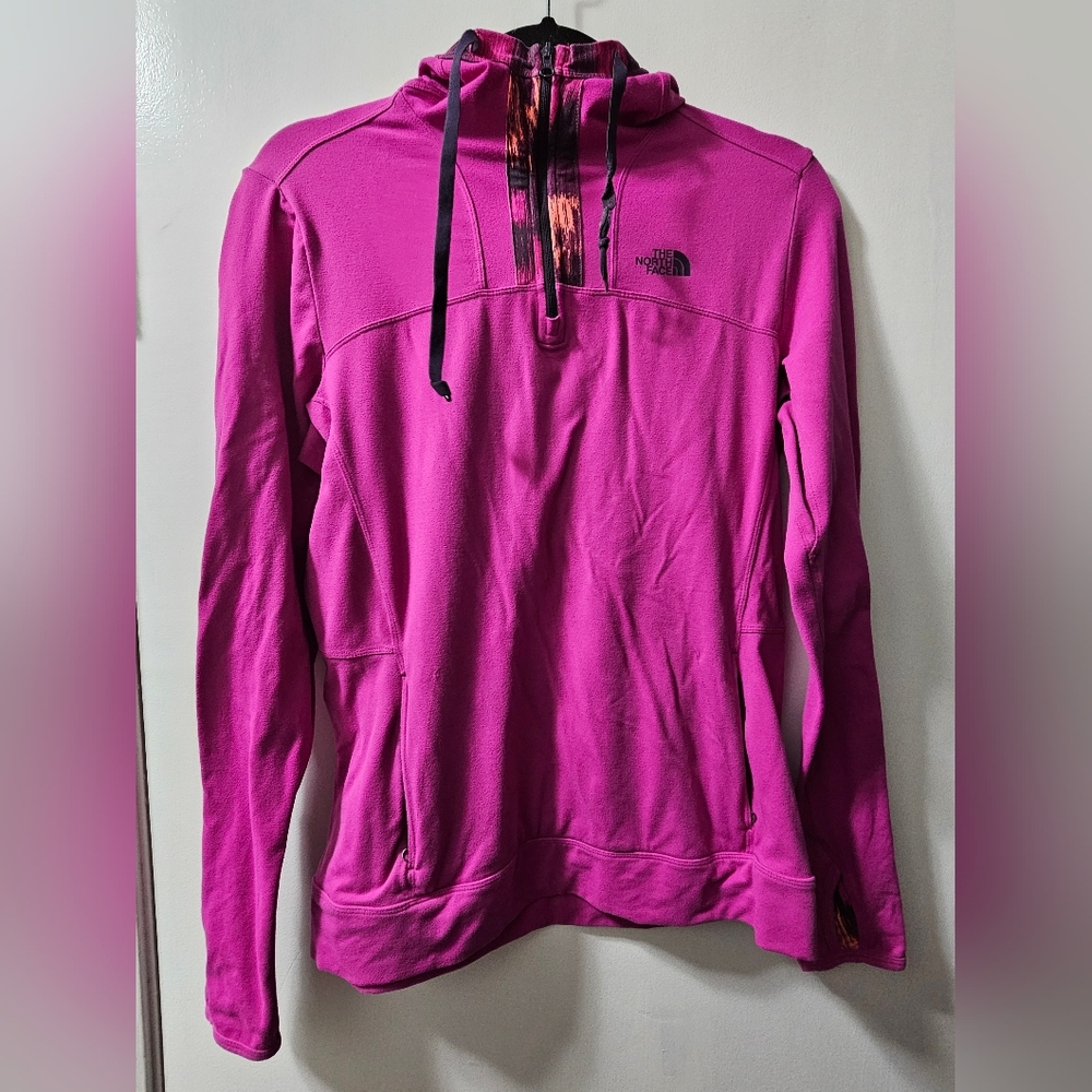 North Face Womens Nylon Blend Long Sleve 1/4 Zip Bright Pink Hoodie. Medium